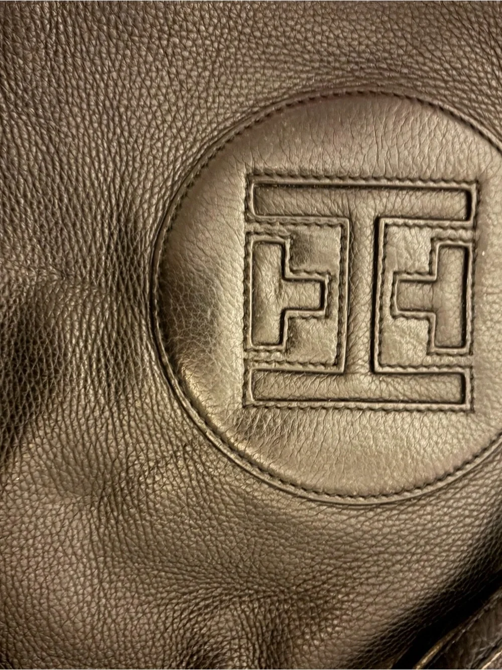 Tommy Hilfiger laptop messenger prioritized
